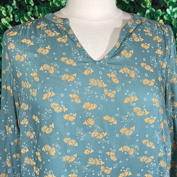 Caslon Split Neck Top in Green Yellow Mia Floral size small 100% Modal - Picture 12 of 15